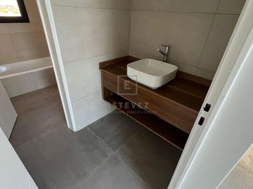 Casa a estrenar en venta, Barrio Puertos, Escobar, G.B.A. Zona Norte