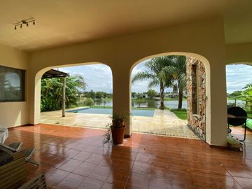 Casa en venta - 3 Dormitorios 4 Baños - Cochera - 1.000Mts2 - Escobar