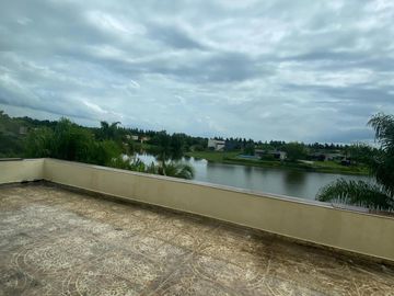Casa en venta - 3 Dormitorios 4 Baños - Cochera - 1.000Mts2 - Escobar