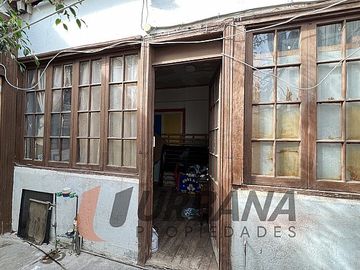 CASA COMERCIAL FRENTE A PLAZA DE VICUÑA