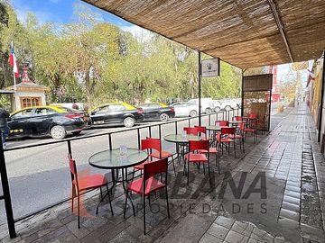 CASA COMERCIAL FRENTE A PLAZA DE VICUÑA