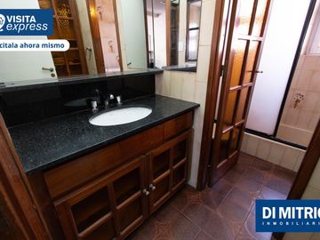 Distrutá de un piso único por categoría, espacio y vistas!