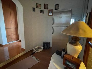 Casa en venta con 3 viviendas, cochera para 4 autos, jardín y quincho con parrilla - Wilde