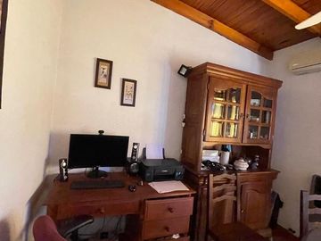 Casa en venta con 3 viviendas, cochera para 4 autos, jardín y quincho con parrilla - Wilde