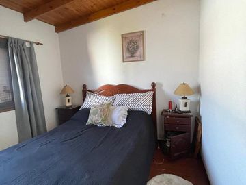 Casa en venta con 3 viviendas, cochera para 4 autos, jardín y quincho con parrilla - Wilde