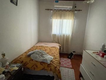 Casa en venta con 3 viviendas, cochera para 4 autos, jardín y quincho con parrilla - Wilde