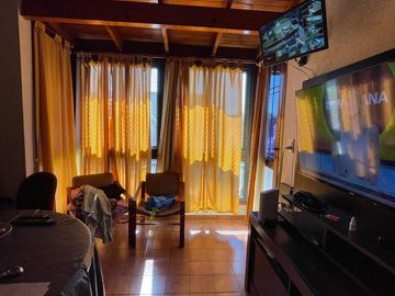 Casa en venta con 3 viviendas, cochera para 4 autos, jardín y quincho con parrilla - Wilde