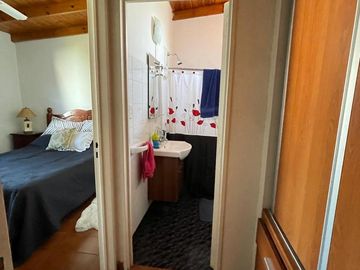 Casa en venta con 3 viviendas, cochera para 4 autos, jardín y quincho con parrilla - Wilde