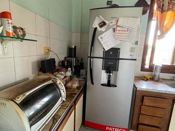 Casa en venta con 3 viviendas, cochera para 4 autos, jardín y quincho con parrilla - Wilde