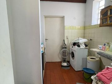 Casa en venta con 3 viviendas, cochera para 4 autos, jardín y quincho con parrilla - Wilde