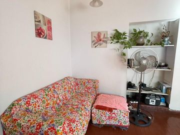 Casa en venta con 3 viviendas, cochera para 4 autos, jardín y quincho con parrilla - Wilde