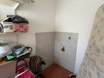 Casa en venta con 3 viviendas, cochera para 4 autos, jardín y quincho con parrilla - Wilde