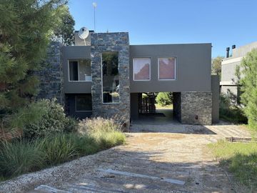 Casa en Venta - Barrio Golf I Lote 195