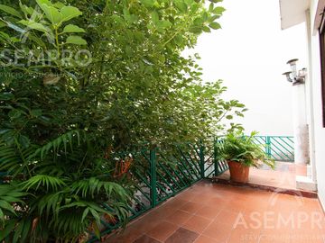 Chalet de 6 ambientes con 2 suites   escritorio/play y  dependencia. Espacios amplios y funcionales