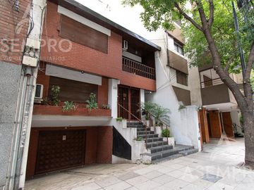 Chalet de 6 ambientes con 2 suites   escritorio/play y  dependencia. Espacios amplios y funcionales