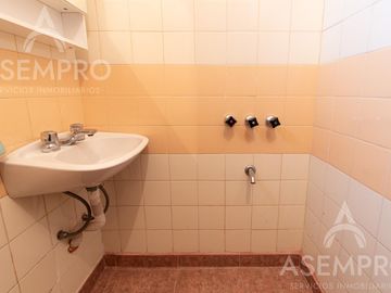 Chalet de 6 ambientes con 2 suites   escritorio/play y  dependencia. Espacios amplios y funcionales