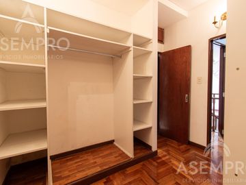 Chalet de 6 ambientes con 2 suites   escritorio/play y  dependencia. Espacios amplios y funcionales