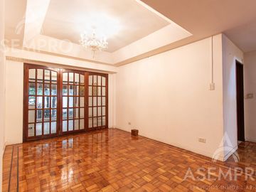 Chalet de 6 ambientes con 2 suites   escritorio/play y  dependencia. Espacios amplios y funcionales