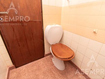 Chalet de 6 ambientes con 2 suites   escritorio/play y  dependencia. Espacios amplios y funcionales