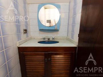 Chalet de 6 ambientes con 2 suites   escritorio/play y  dependencia. Espacios amplios y funcionales