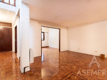 Chalet de 6 ambientes con 2 suites   escritorio/play y  dependencia. Espacios amplios y funcionales