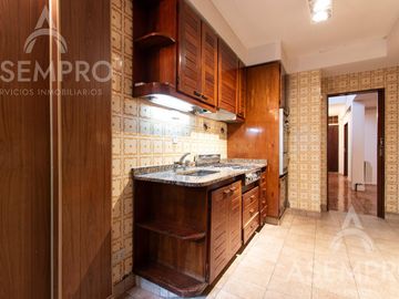 Chalet de 6 ambientes con 2 suites   escritorio/play y  dependencia. Espacios amplios y funcionales