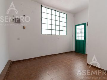 Chalet de 6 ambientes con 2 suites   escritorio/play y  dependencia. Espacios amplios y funcionales