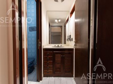 Chalet de 6 ambientes con 2 suites   escritorio/play y  dependencia. Espacios amplios y funcionales