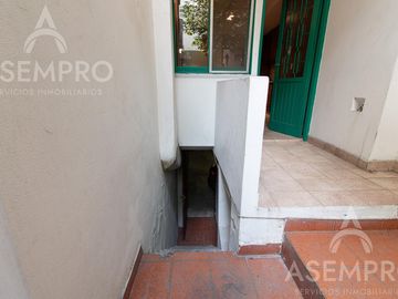 Chalet de 6 ambientes con 2 suites   escritorio/play y  dependencia. Espacios amplios y funcionales