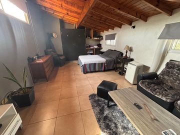 Chalet 4 ambientes jardín garaje. Martínez.