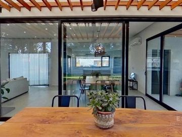 Casa de 3 dormitorios, escritorio y pileta en venta, Barrio San Matíaas, Escobar