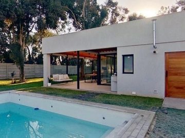 Casa de 3 dormitorios, escritorio y pileta en venta, Barrio San Matíaas, Escobar