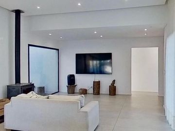 Casa de 3 dormitorios, escritorio y pileta en venta, Barrio San Matíaas, Escobar