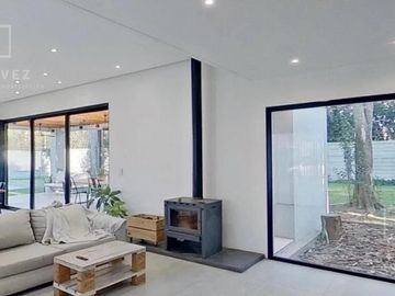 Casa de 3 dormitorios, escritorio y pileta en venta, Barrio San Matíaas, Escobar