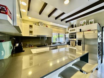 4 Dorm, Estar diario y Cocina Comedor. Piscina