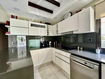 4 Dorm, Estar diario y Cocina Comedor. Piscina