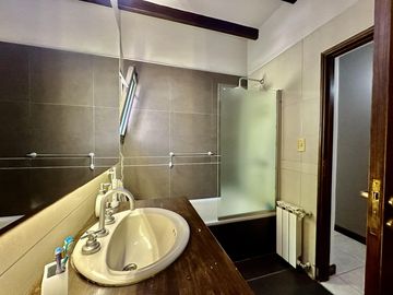 4 Dorm, Estar diario y Cocina Comedor. Piscina