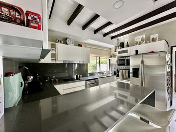 4 Dorm, Estar diario y Cocina Comedor. Piscina