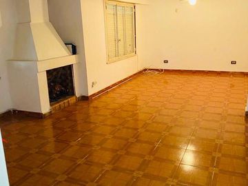 Chalet con 3 ambientes a la venta en la mejor zona de  Castelar Norte