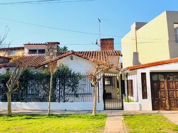 Chalet con 3 ambientes a la venta en la mejor zona de  Castelar Norte