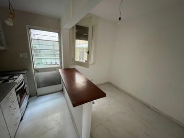 Departamento en venta en San Isidro, 2 dormitorios, jardín propio de 130 mts.