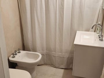 Departamento en venta en San Isidro, 2 dormitorios, jardín propio de 130 mts.