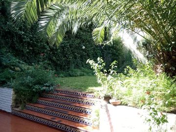 Departamento en venta en San Isidro, 2 dormitorios, jardín propio de 130 mts.