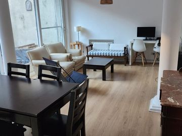 Departamento en venta en San Isidro, 2 dormitorios, jardín propio de 130 mts.