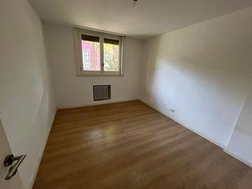 Departamento en venta en San Isidro, 2 dormitorios, jardín propio de 130 mts.