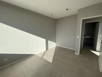 Moderna Casa en Venta en lote interno sobre barranca de 3 dormitorios. Barrio Cerrado San Matias, Es
