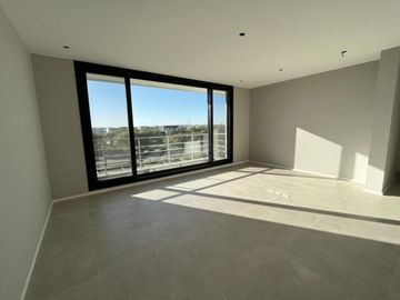 Moderna Casa en Venta en lote interno sobre barranca de 3 dormitorios. Barrio Cerrado San Matias, Es