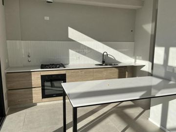 Moderna Casa en Venta en lote interno sobre barranca de 3 dormitorios. Barrio Cerrado San Matias, Es