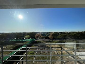 Moderna Casa en Venta en lote interno sobre barranca de 3 dormitorios. Barrio Cerrado San Matias, Es