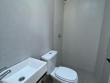 Moderna Casa en Venta en lote interno sobre barranca de 3 dormitorios. Barrio Cerrado San Matias, Es